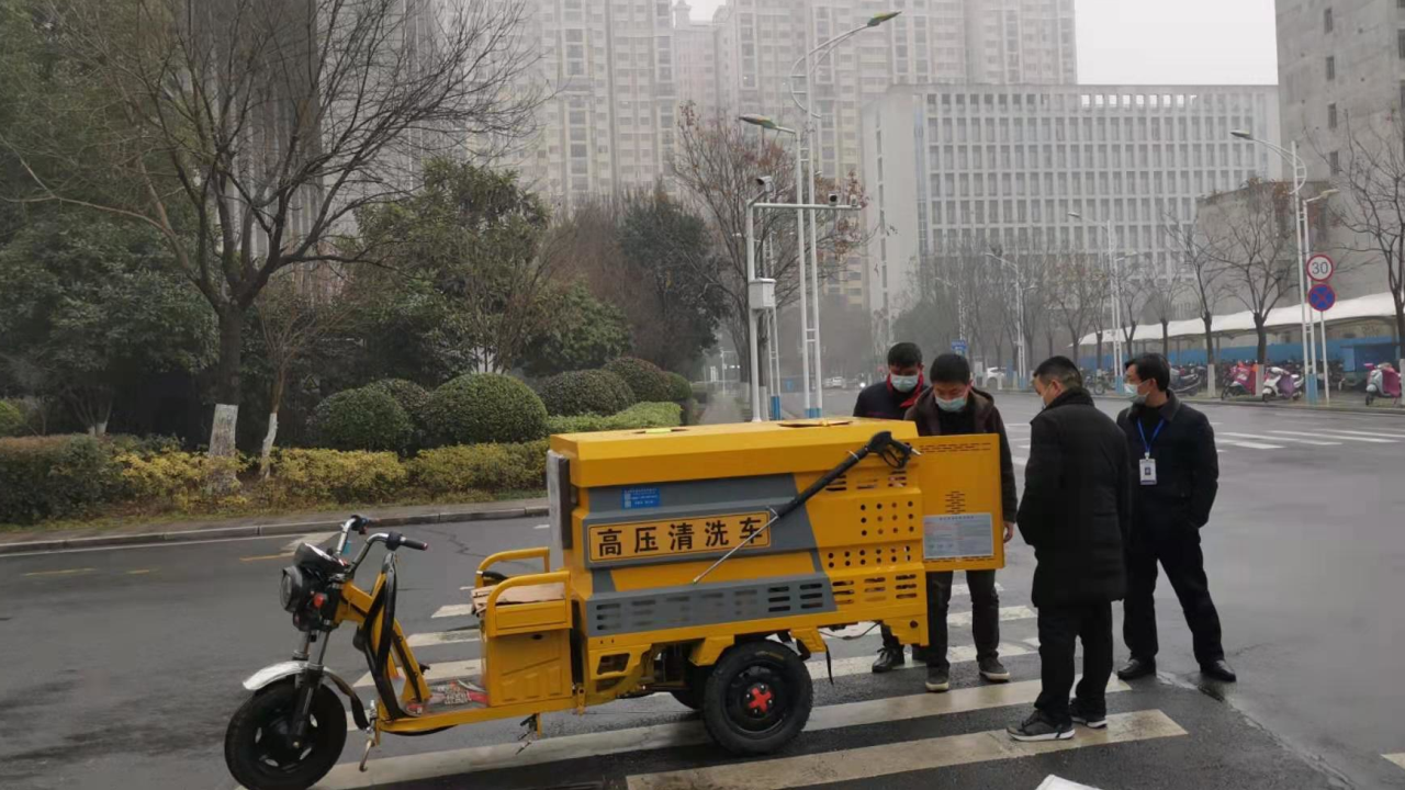 小區(qū)物業(yè)保潔必備多功能高壓清洗車